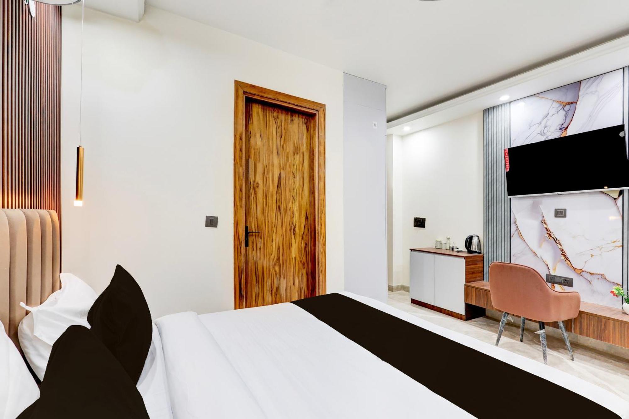 Super Hotel O Sector 43 غورغاون المظهر الخارجي الصورة