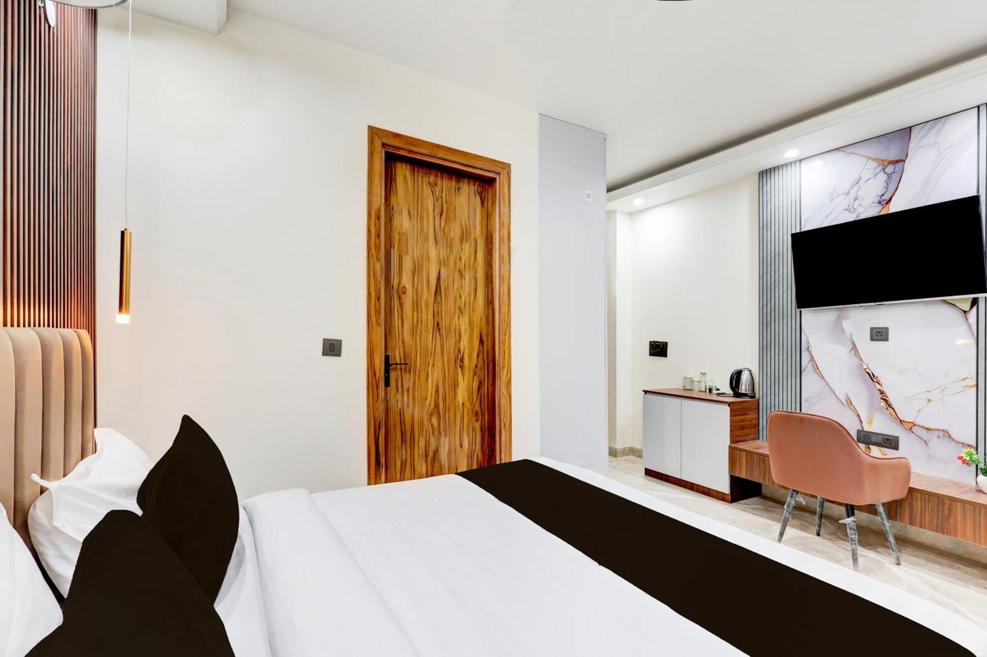 Super Hotel O Sector 43 غورغاون المظهر الخارجي الصورة