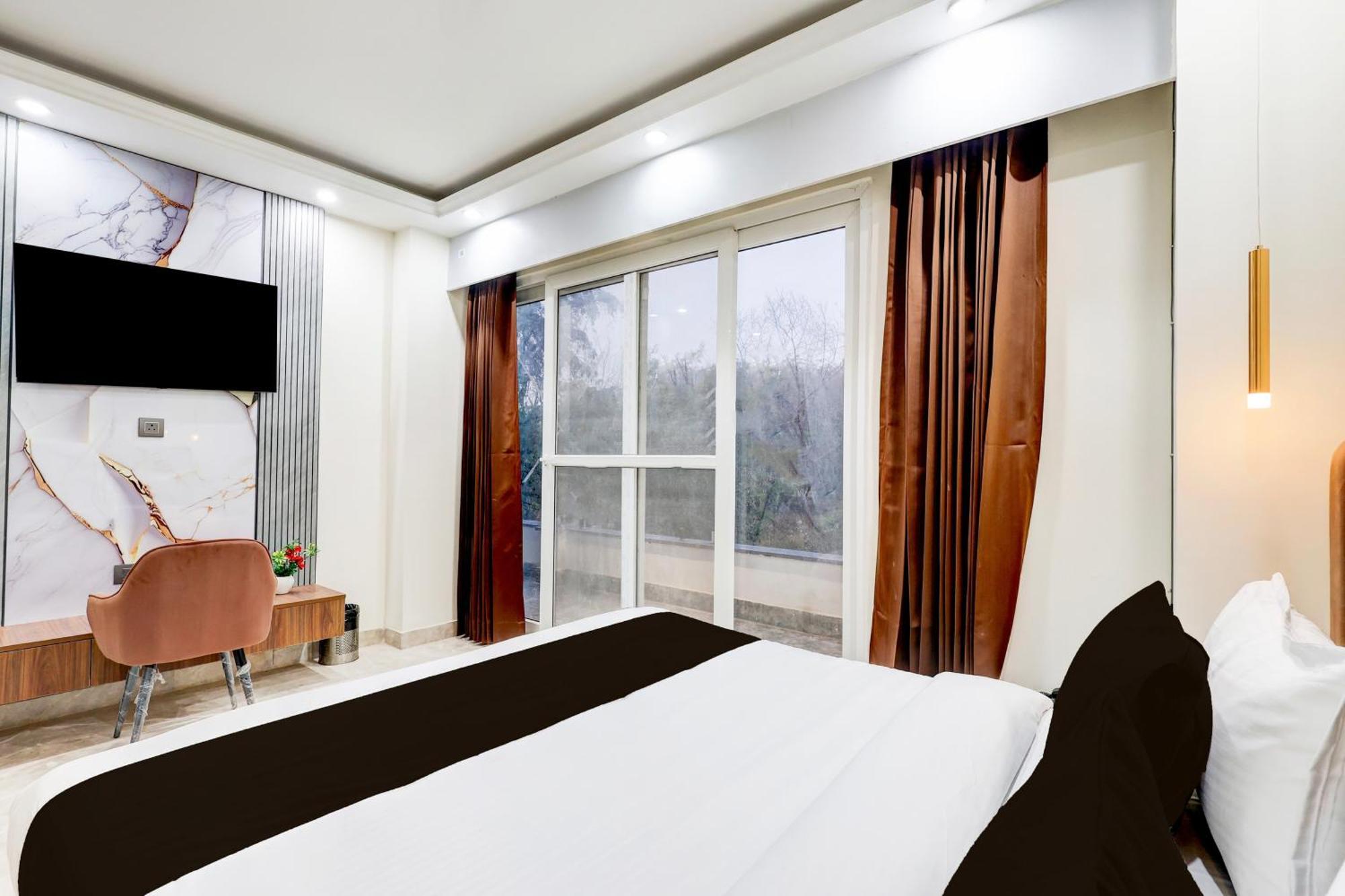 Super Hotel O Sector 43 غورغاون المظهر الخارجي الصورة